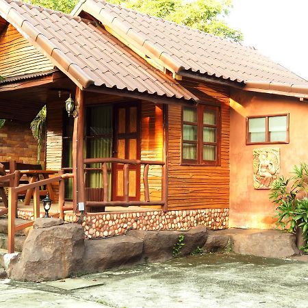 Chantaa Boutique Place Убонратчатхани Экстерьер фото